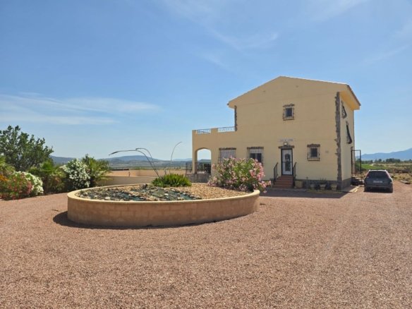 4 Bedroom 3 Bathroom Detached Villa in Monovar - Caza De Casa