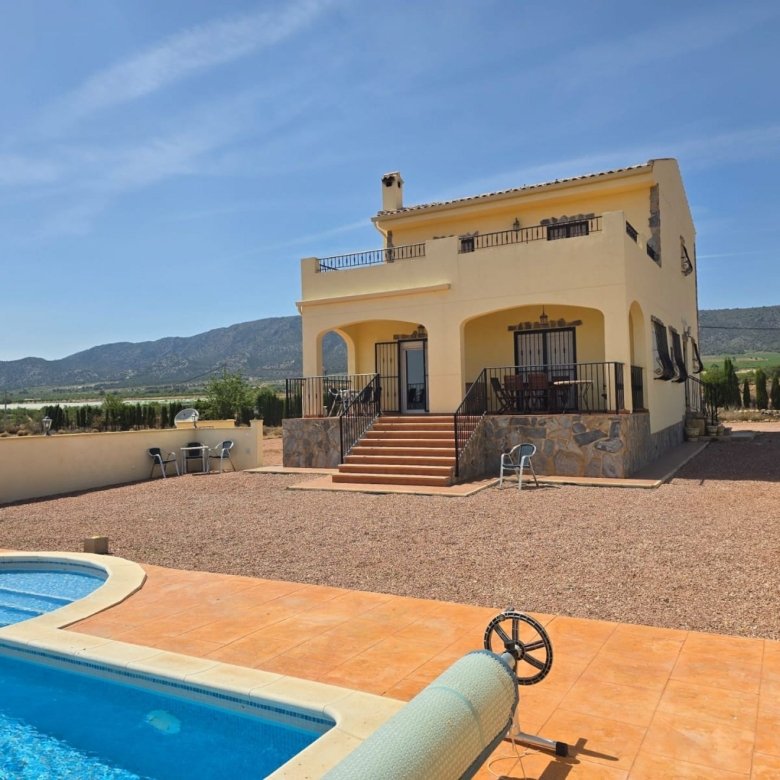 4 Bedroom 3 Bathroom Detached Villa in Monovar - Caza De Casa