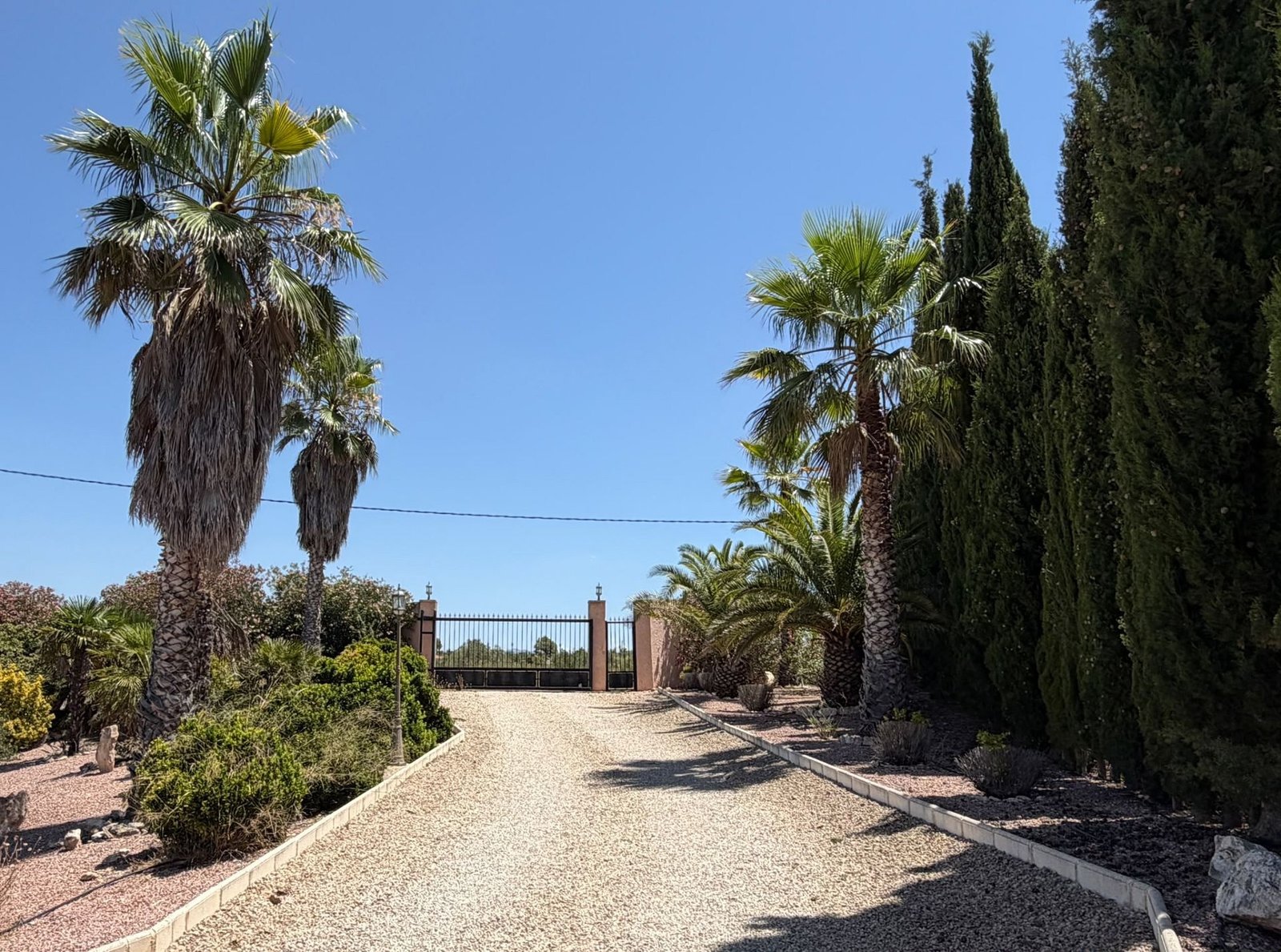 6 Bedroom 5 Bathroom Detached Villa in Salinas - Caza De Casa