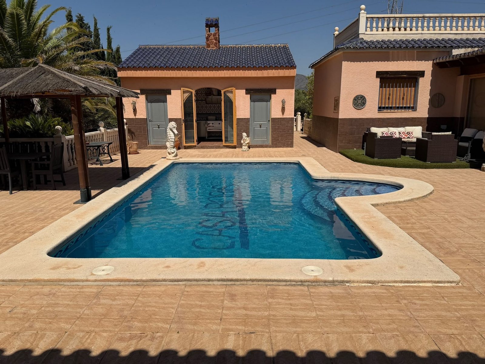 6 Bedroom 5 Bathroom Detached Villa in Salinas - Caza De Casa