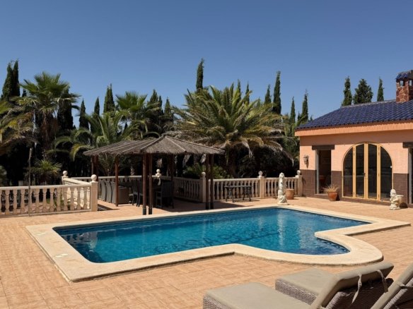 6 Bedroom 5 Bathroom Detached Villa in Salinas - Caza De Casa