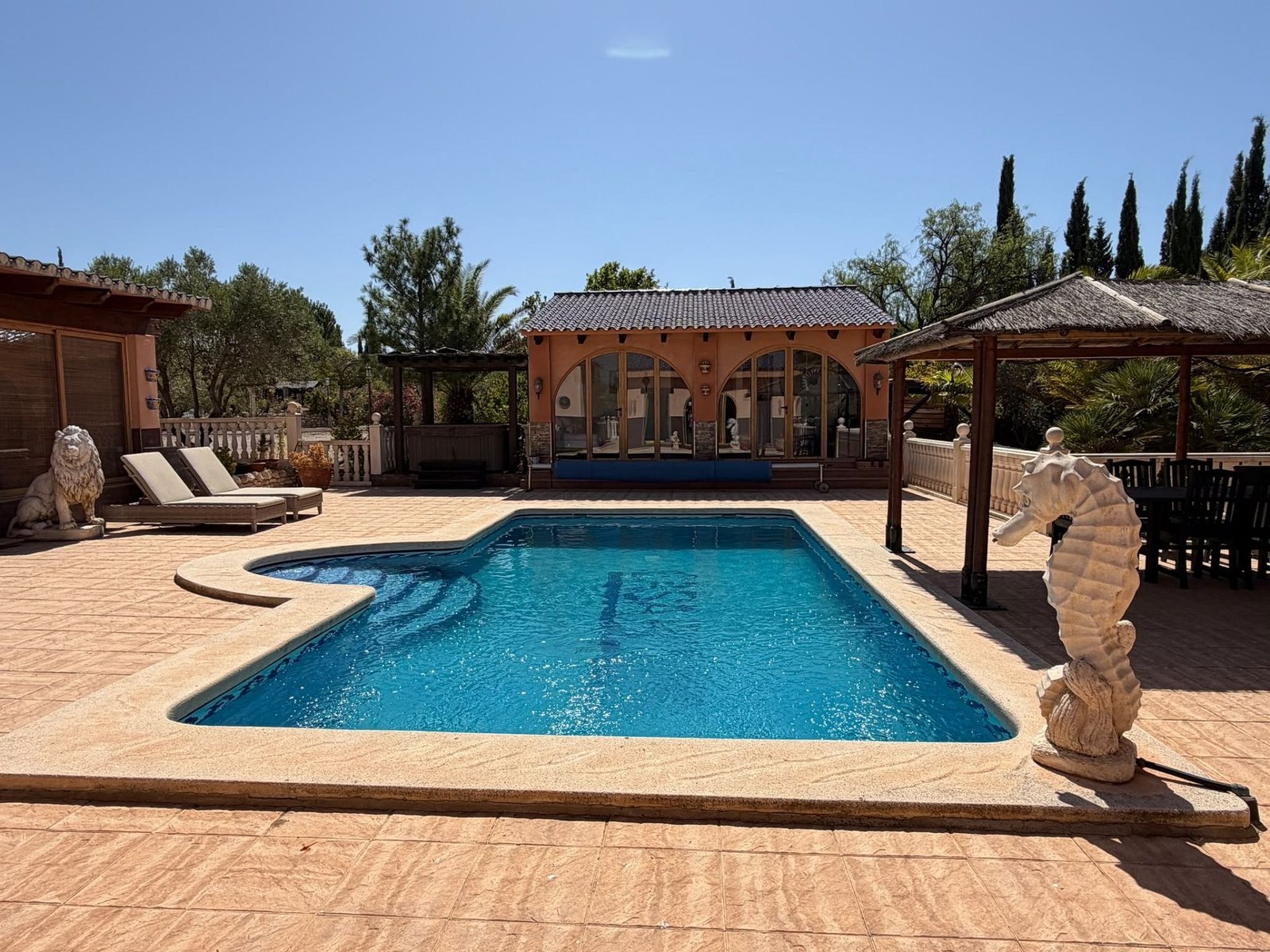 6 Bedroom 5 Bathroom Detached Villa in Salinas - Caza De Casa