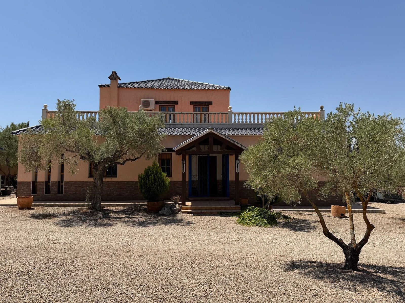 6 Bedroom 5 Bathroom Detached Villa in Salinas - Caza De Casa