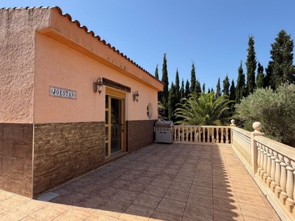 6 Bedroom 5 Bathroom Detached Villa in Salinas - Caza De Casa