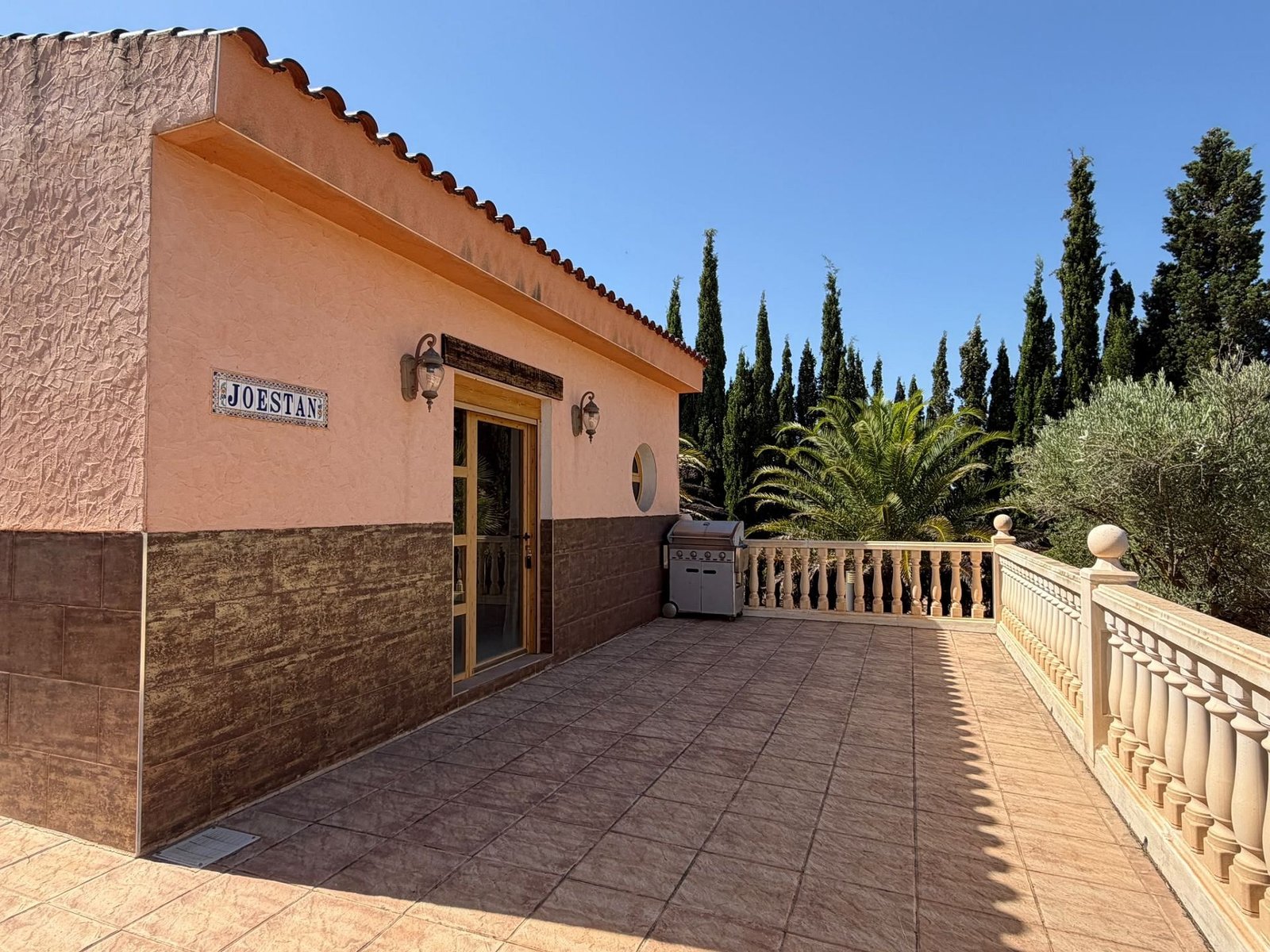 6 Bedroom 5 Bathroom Detached Villa in Salinas - Caza De Casa