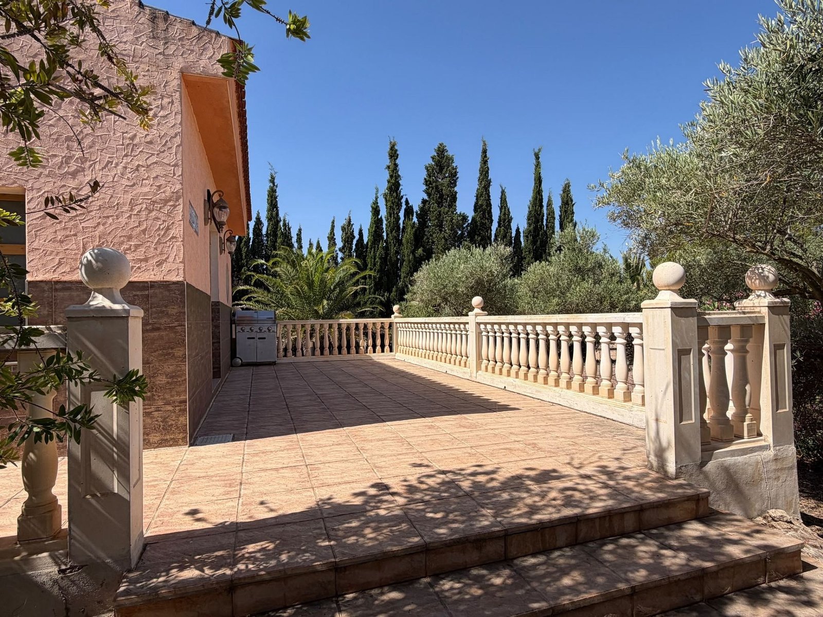 6 Bedroom 5 Bathroom Detached Villa in Salinas - Caza De Casa