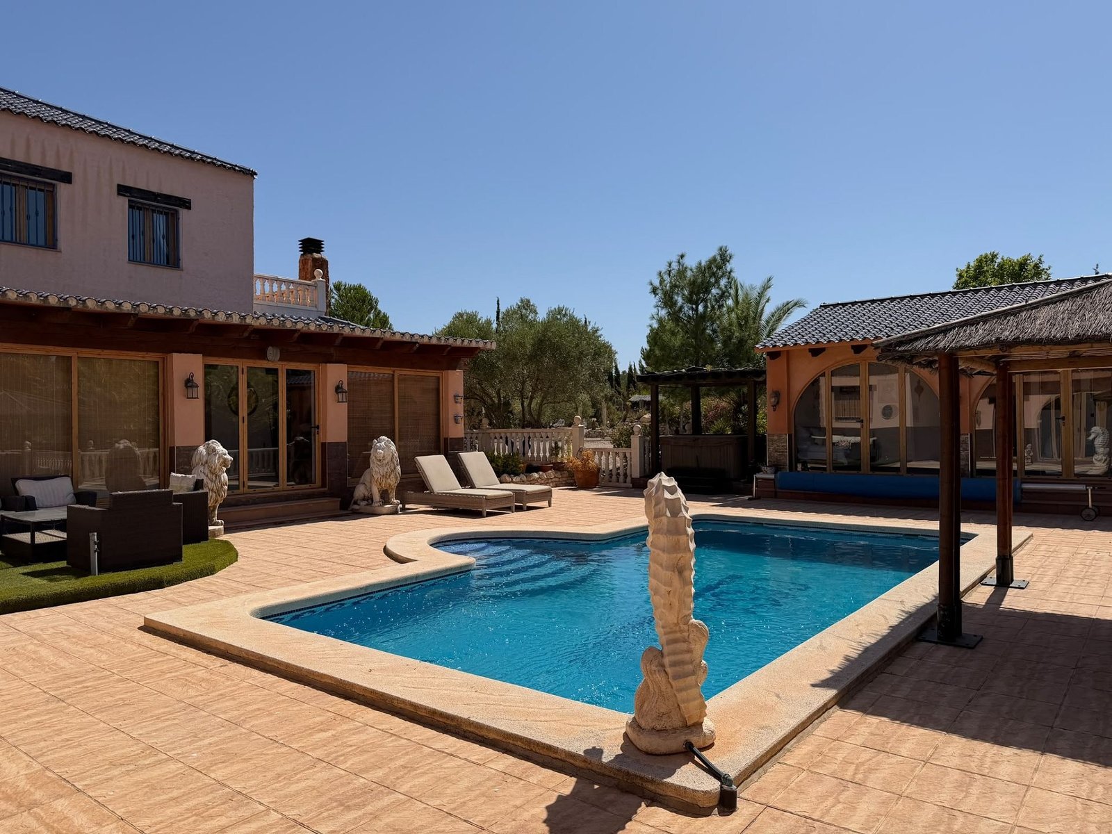 6 Bedroom 5 Bathroom Detached Villa in Salinas - Caza De Casa