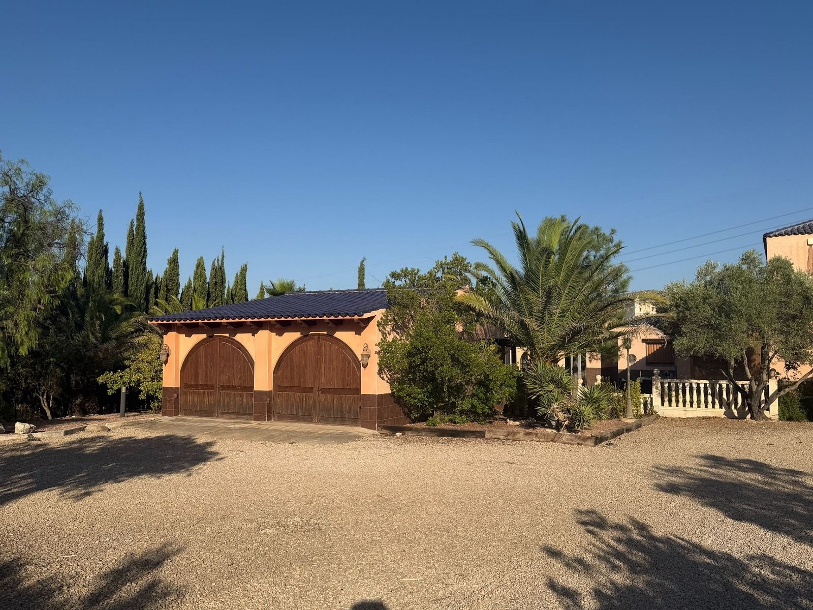 6 Bedroom 5 Bathroom Detached Villa in Salinas - Caza De Casa