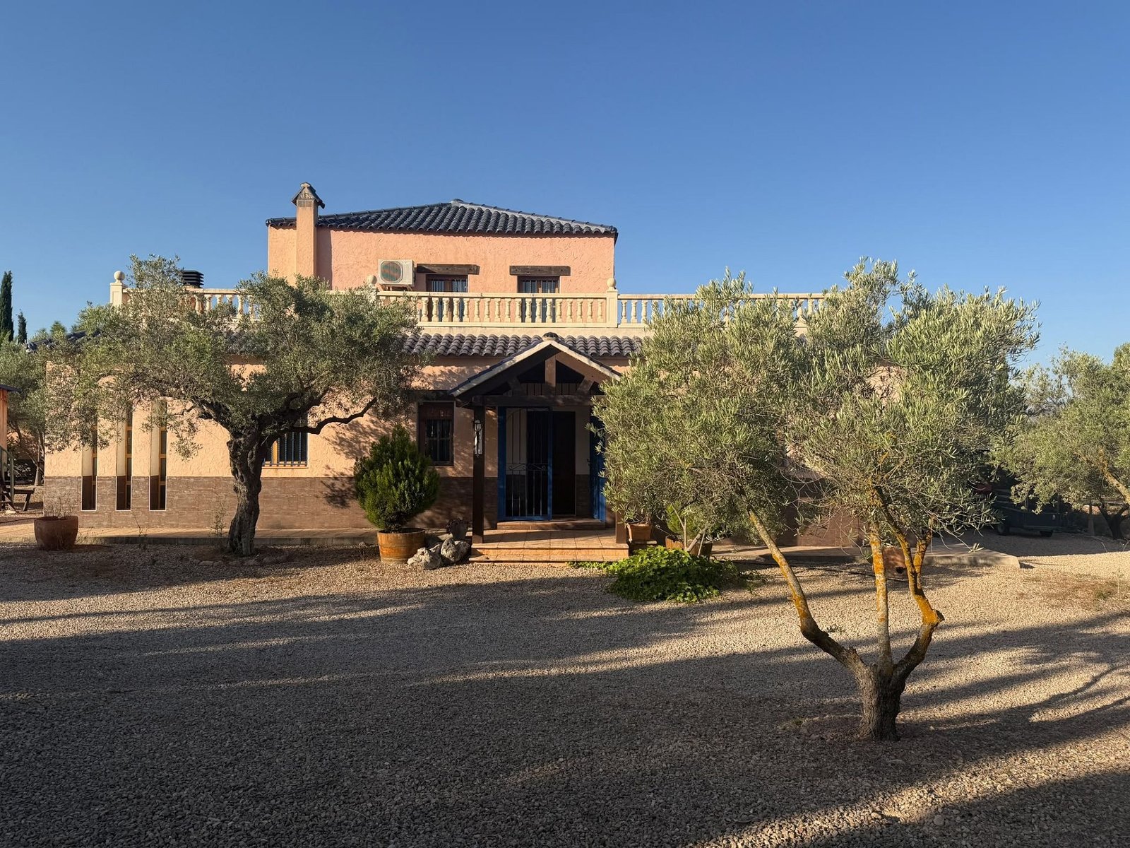 6 Bedroom 5 Bathroom Detached Villa in Salinas - Caza De Casa