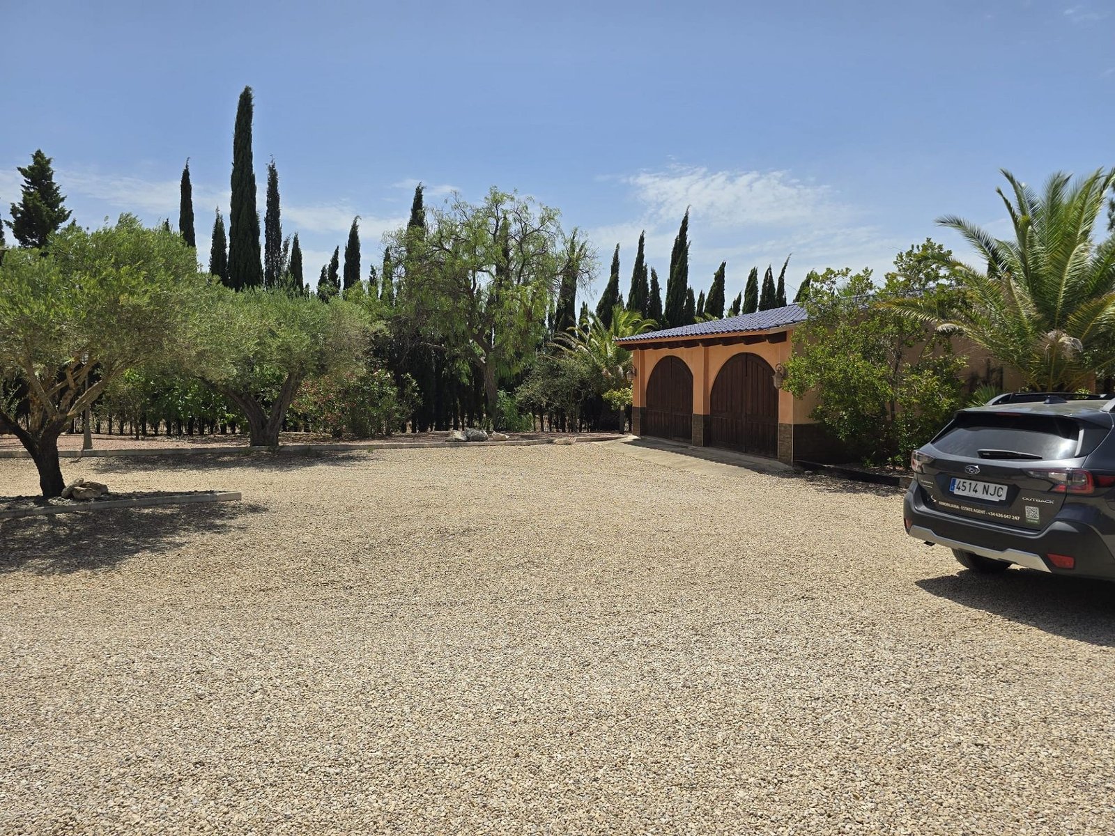 6 Bedroom 5 Bathroom Detached Villa in Salinas - Caza De Casa
