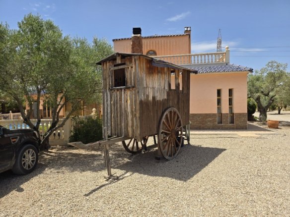 6 Bedroom 5 Bathroom Detached Villa in Salinas - Caza De Casa