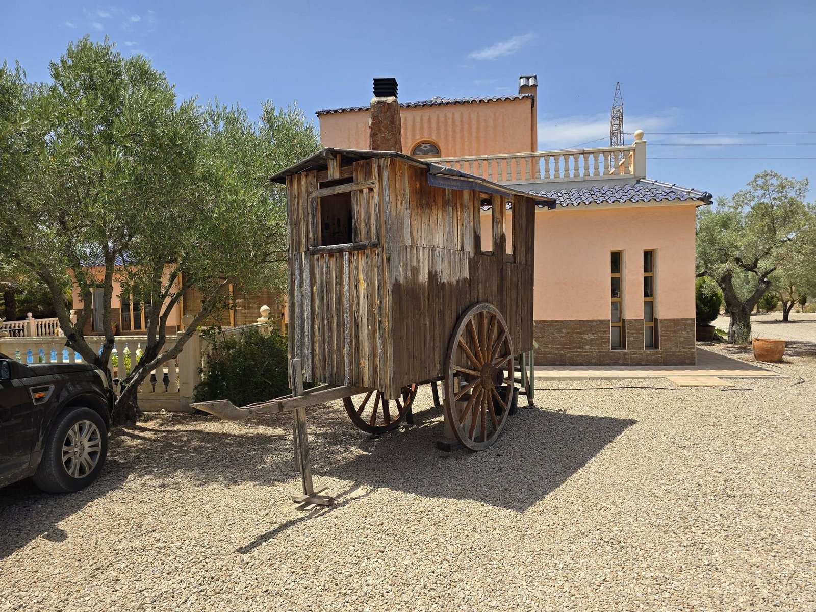 6 Bedroom 5 Bathroom Detached Villa in Salinas - Caza De Casa