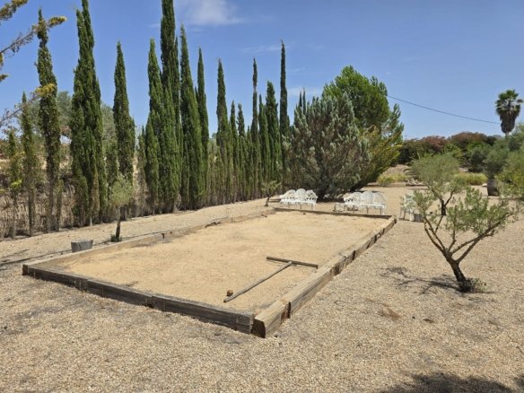 6 Bedroom 5 Bathroom Detached Villa in Salinas - Caza De Casa