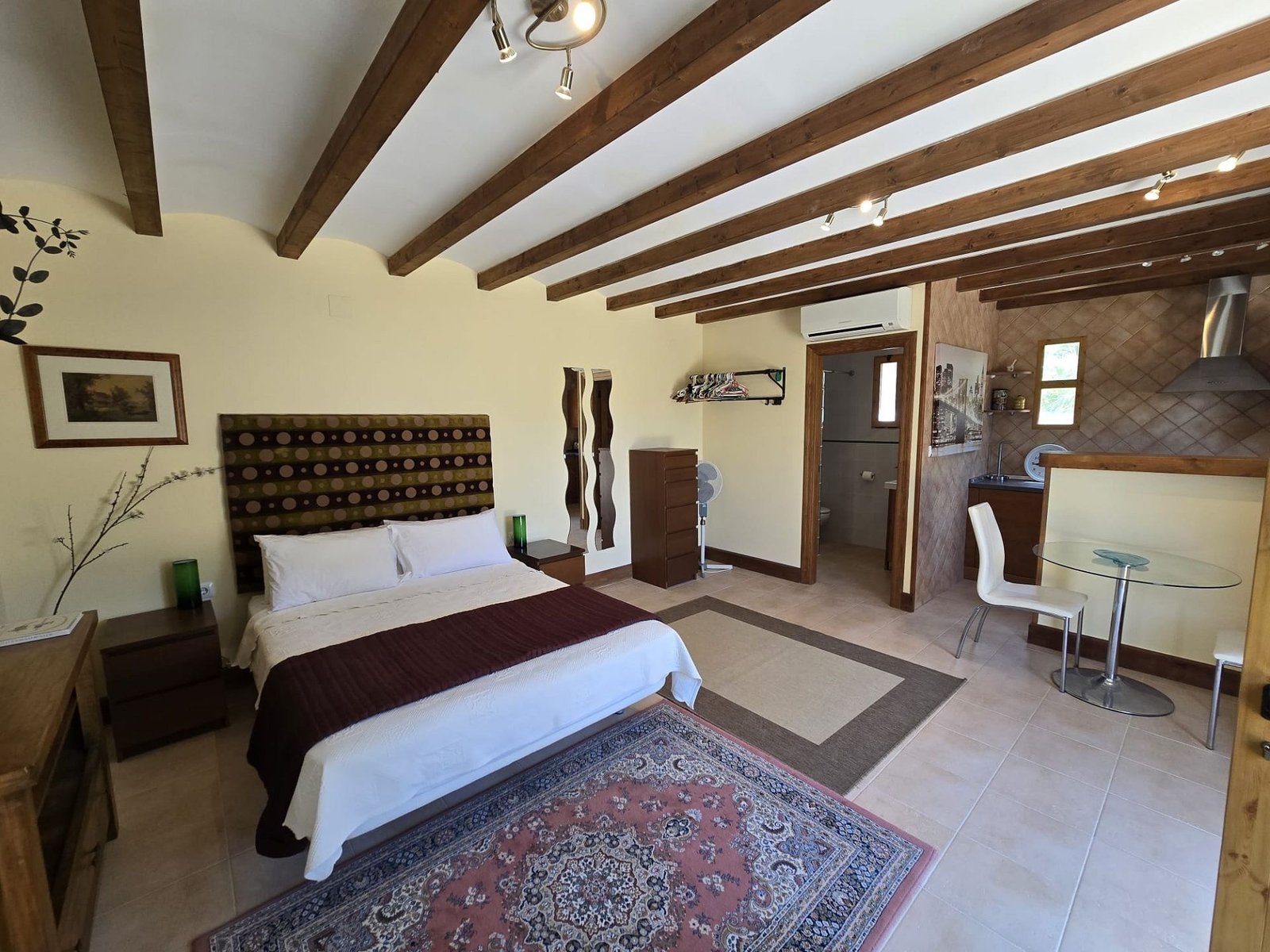 6 Bedroom 5 Bathroom Detached Villa in Salinas - Caza De Casa