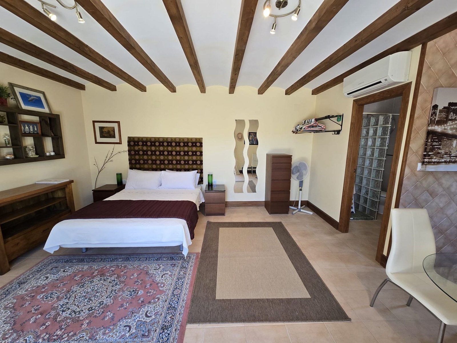 6 Bedroom 5 Bathroom Detached Villa in Salinas - Caza De Casa