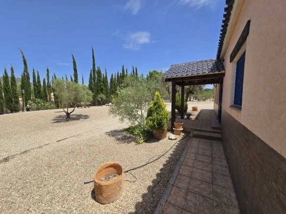 6 Bedroom 5 Bathroom Detached Villa in Salinas - Caza De Casa