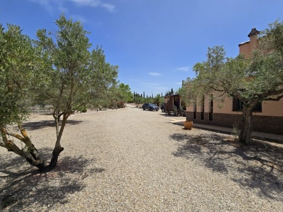 6 Bedroom 5 Bathroom Detached Villa in Salinas - Caza De Casa