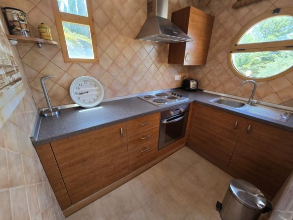 6 Bedroom 5 Bathroom Detached Villa in Salinas - Caza De Casa