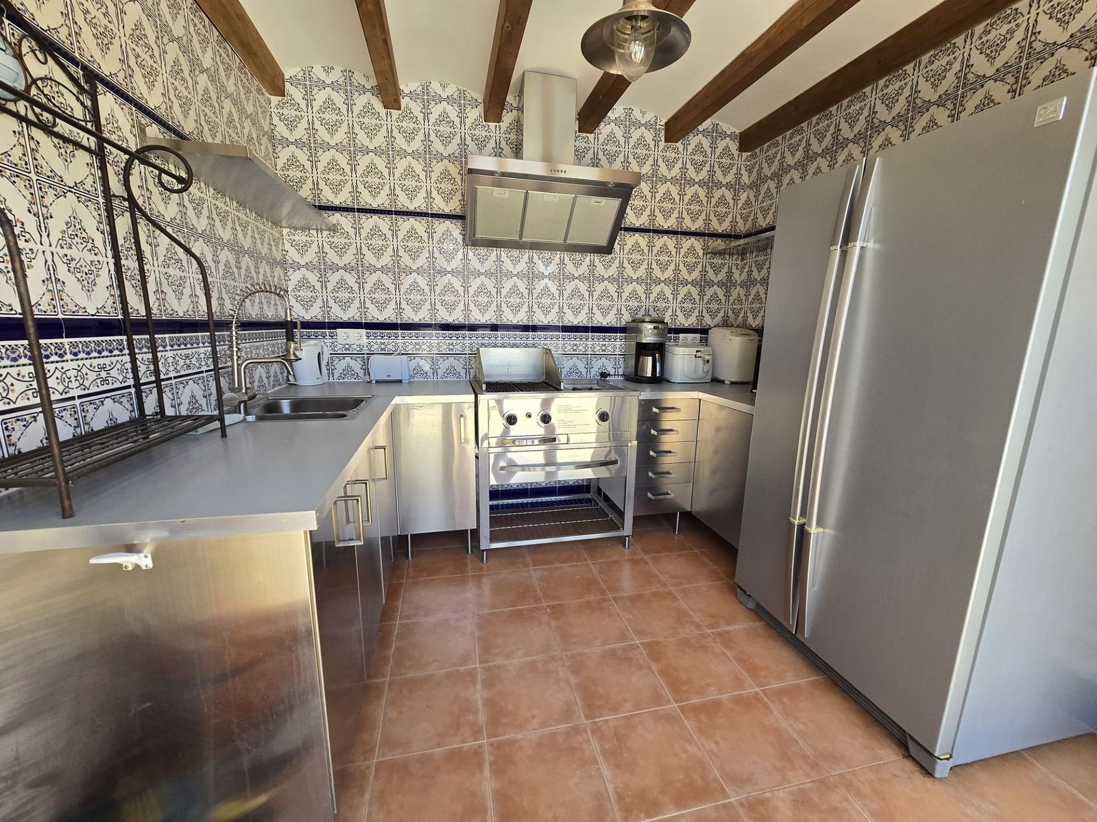 6 Bedroom 5 Bathroom Detached Villa in Salinas - Caza De Casa