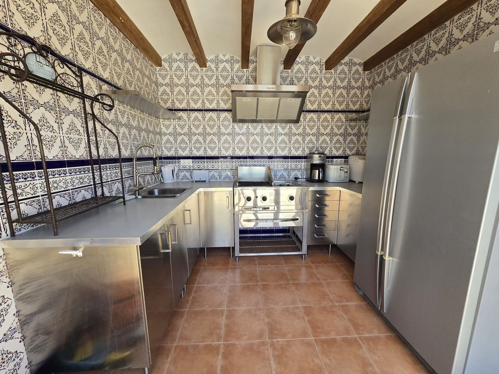6 Bedroom 5 Bathroom Detached Villa in Salinas - Caza De Casa