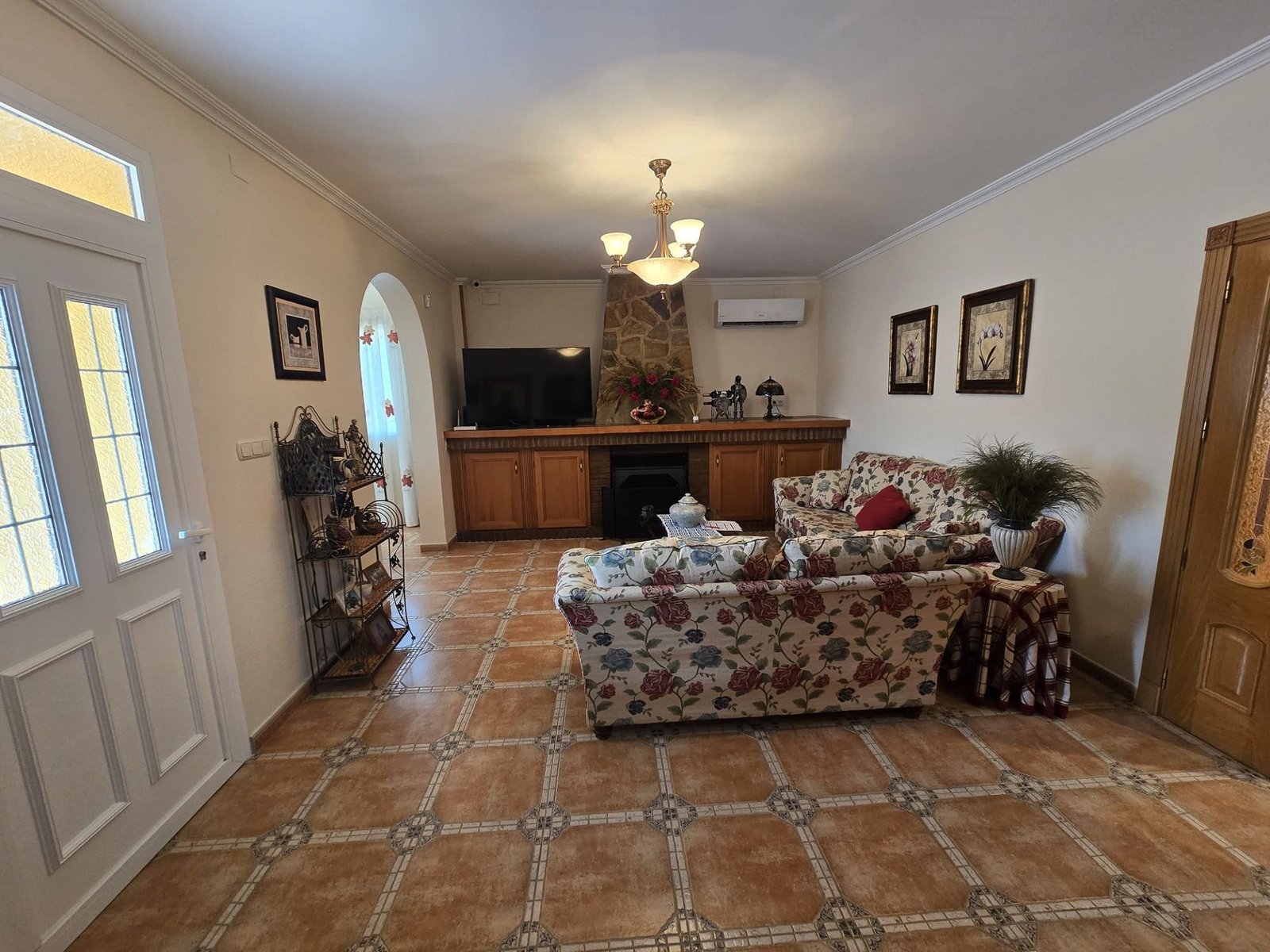 4 Bedroom 3 Bathroom Detached Villa in Villena - Caza De Casa