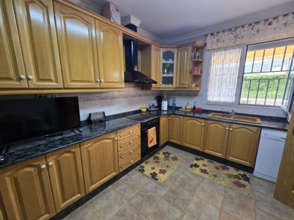 4 Bedroom 3 Bathroom Detached Villa in Villena - Caza De Casa