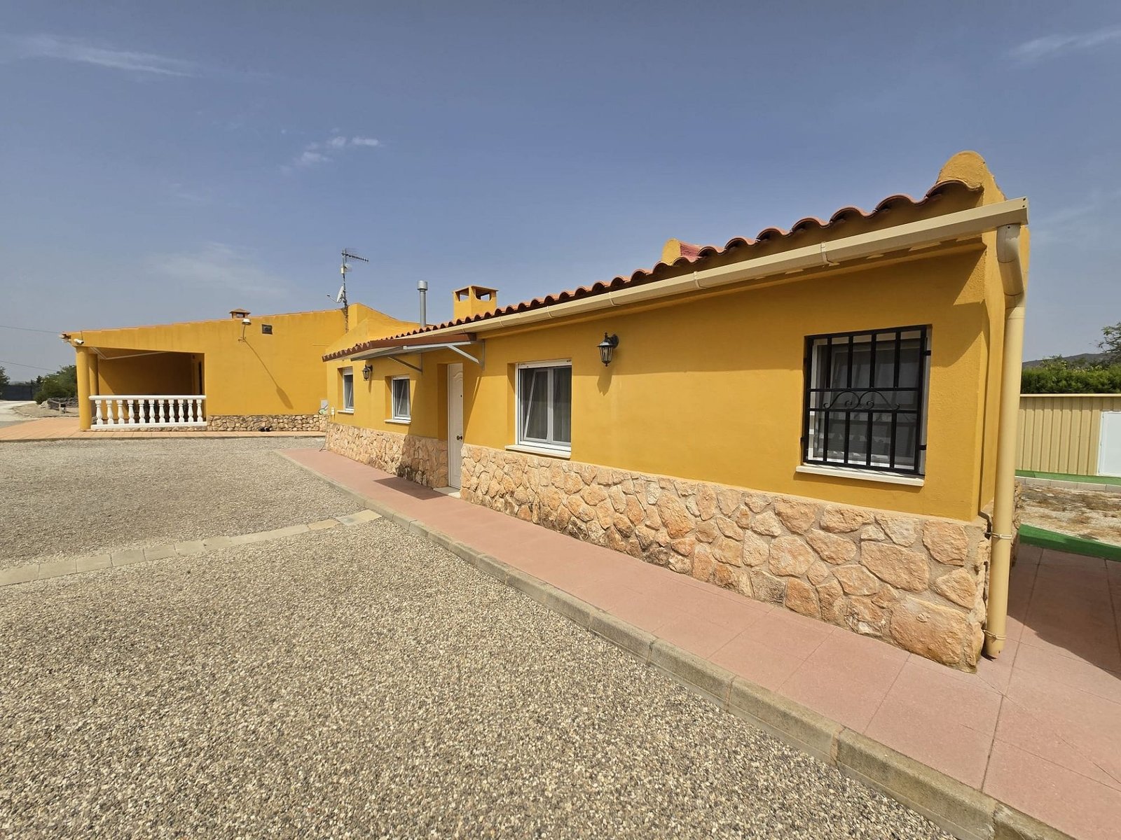 4 Bedroom 3 Bathroom Detached Villa in Villena - Caza De Casa
