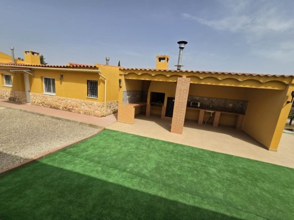 4 Bedroom 3 Bathroom Detached Villa in Villena - Caza De Casa