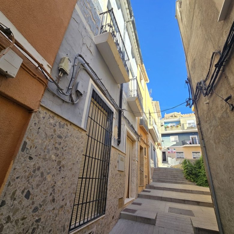 11 Bedroom 2 Bathroom Townhouse in Sax - Caza De Casa