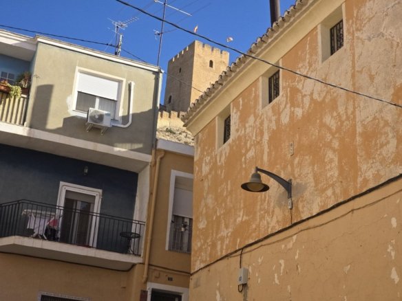 11 Bedroom 2 Bathroom Townhouse in Sax - Caza De Casa