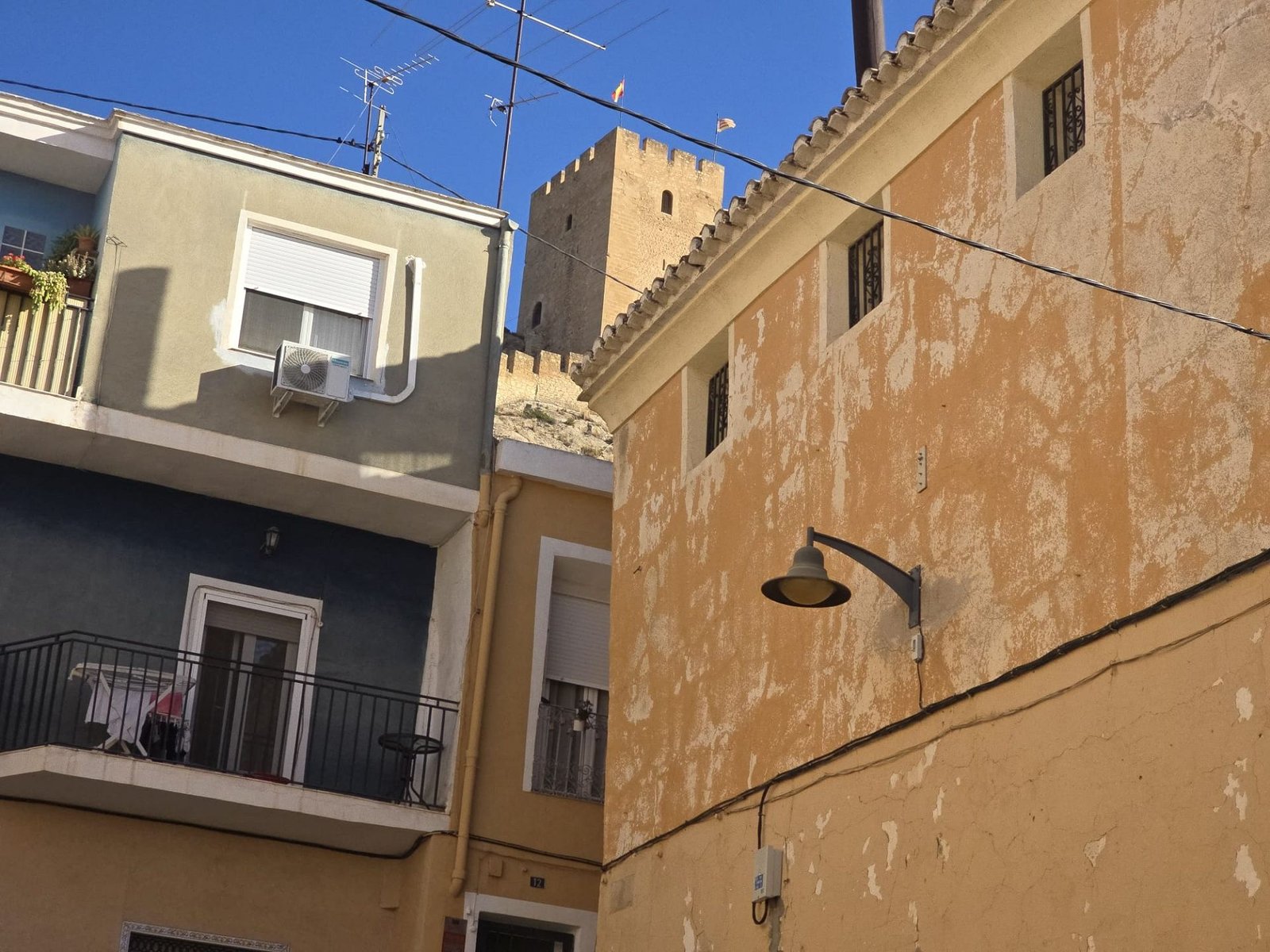 11 Bedroom 2 Bathroom Townhouse in Sax - Caza De Casa