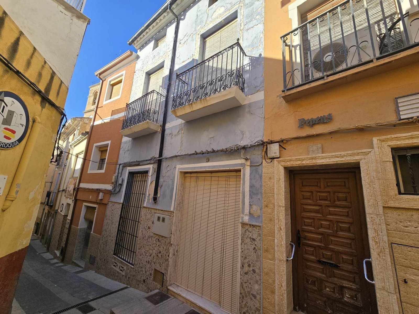11 Bedroom 2 Bathroom Townhouse in Sax - Caza De Casa