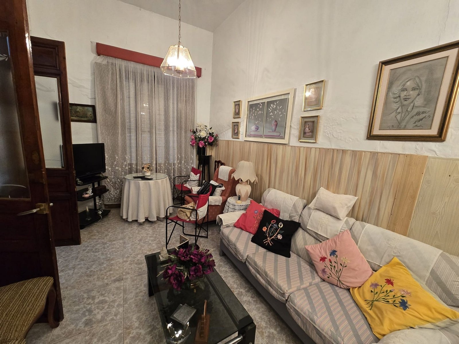 11 Bedroom 2 Bathroom Townhouse in Sax - Caza De Casa