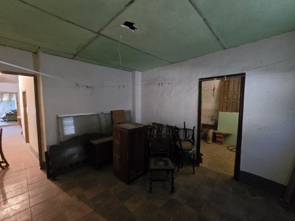 11 Bedroom 2 Bathroom Townhouse in Sax - Caza De Casa