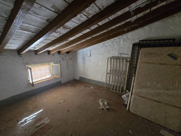 11 Bedroom 2 Bathroom Townhouse in Sax - Caza De Casa