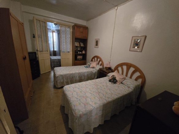 11 Bedroom 2 Bathroom Townhouse in Sax - Caza De Casa
