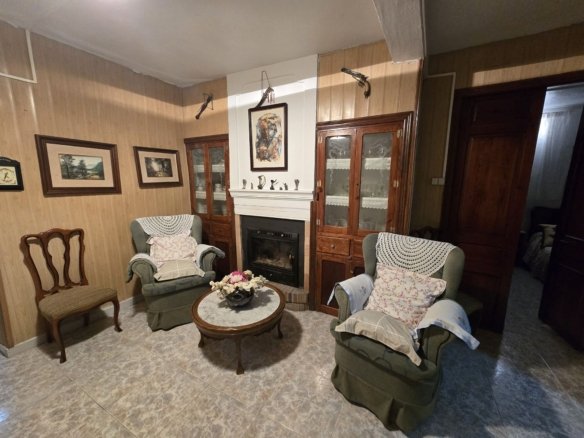 11 Bedroom 2 Bathroom Townhouse in Sax - Caza De Casa