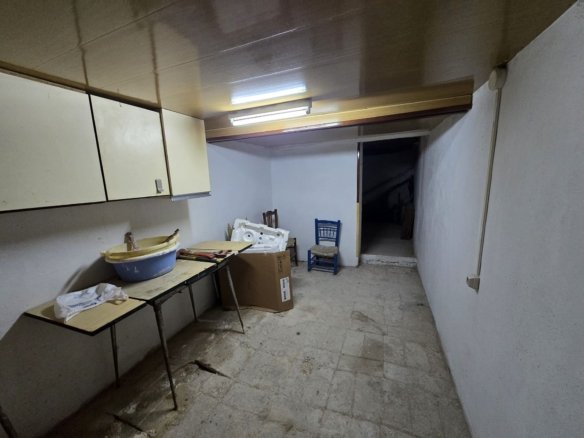 11 Bedroom 2 Bathroom Townhouse in Sax - Caza De Casa