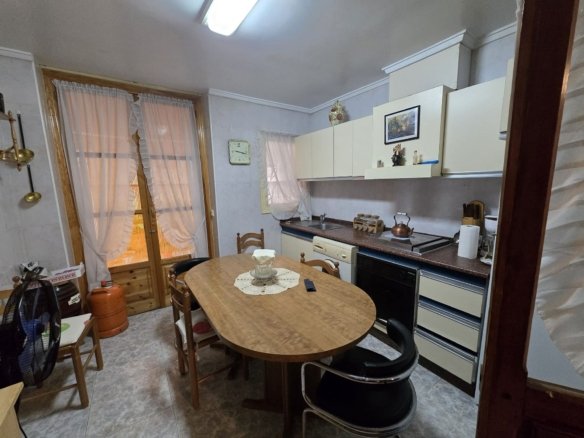 11 Bedroom 2 Bathroom Townhouse in Sax - Caza De Casa