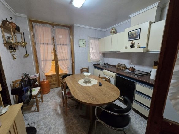 11 Bedroom 2 Bathroom Townhouse in Sax - Caza De Casa