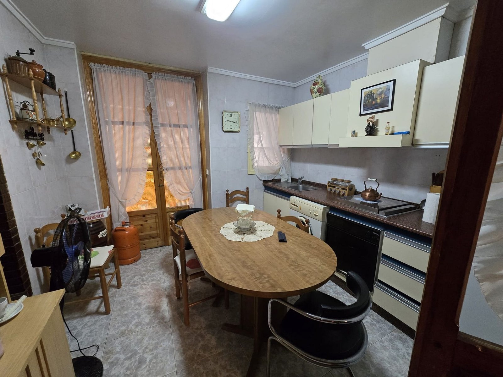 11 Bedroom 2 Bathroom Townhouse in Sax - Caza De Casa