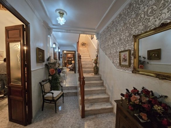 11 Bedroom 2 Bathroom Townhouse in Sax - Caza De Casa
