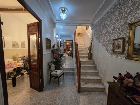 11 Bedroom 2 Bathroom Townhouse in Sax - Caza De Casa