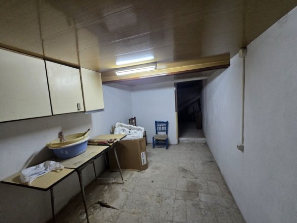 11 Bedroom 2 Bathroom Townhouse in Sax - Caza De Casa