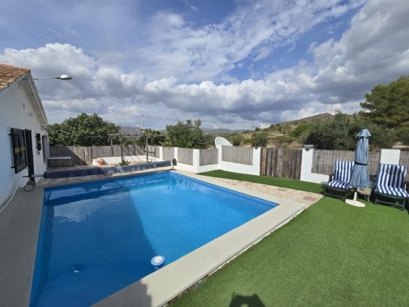 3 Bedroom 3 Bathroom Detached Villa in Sax - Caza De Casa