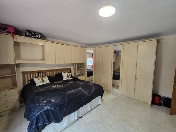 5 Bedroom 3 Bathroom Detached Villa in Villena - Caza De Casa