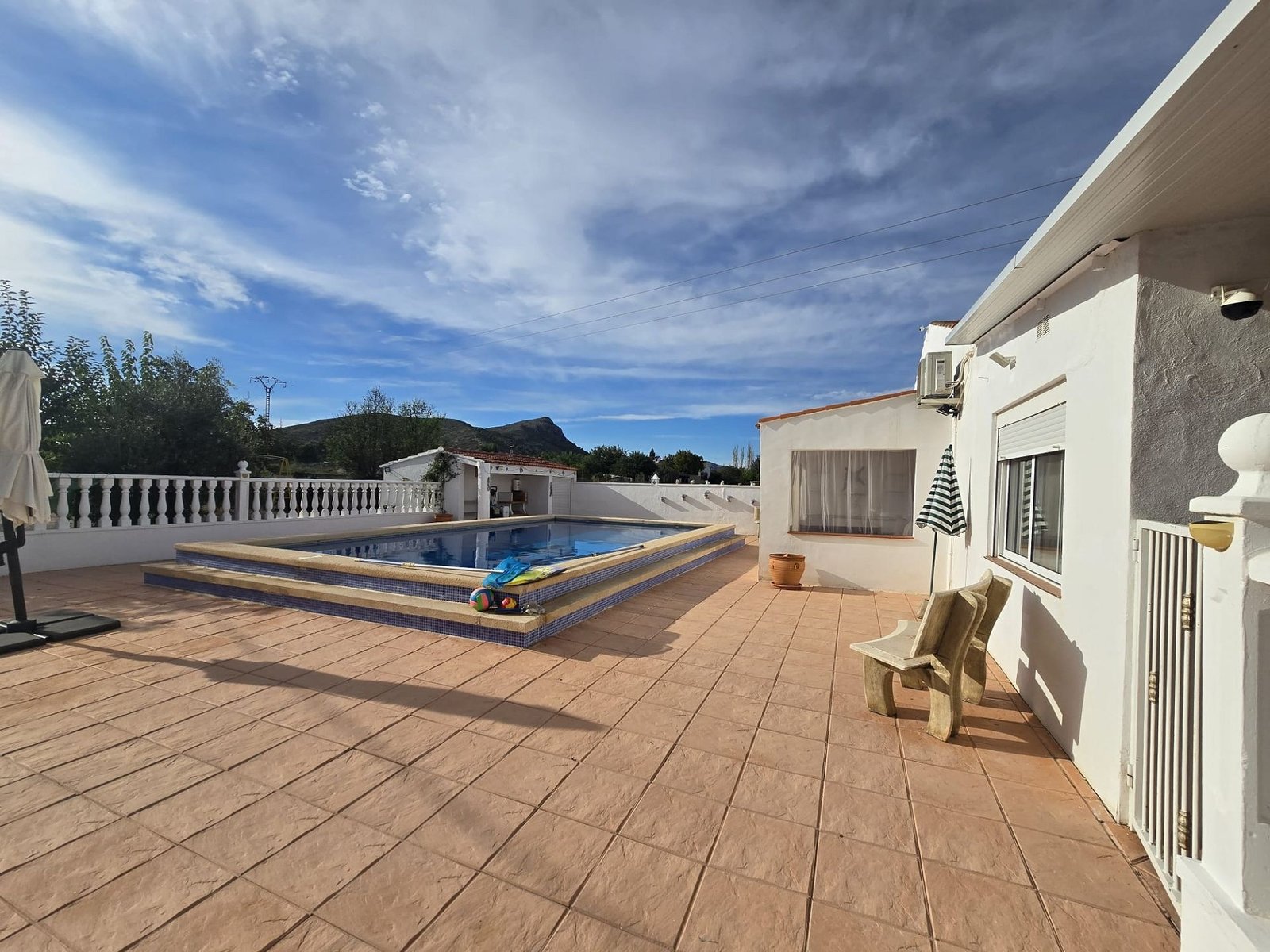 5 Bedroom 3 Bathroom Detached Villa in Villena - Caza De Casa