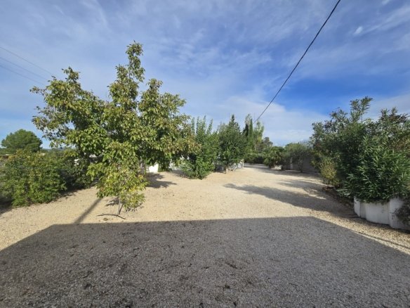 5 Bedroom 3 Bathroom Detached Villa in Villena - Caza De Casa