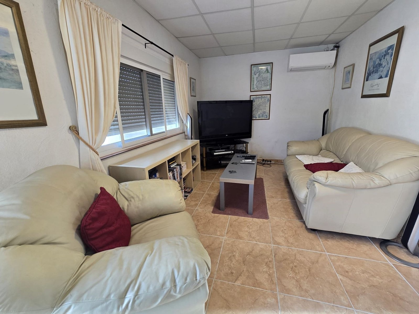 5 Bedroom 3 Bathroom Detached Villa in Villena - Caza De Casa