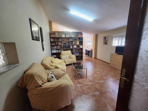 7 Bedroom 2 Bathroom Country house in Villena - Caza De Casa